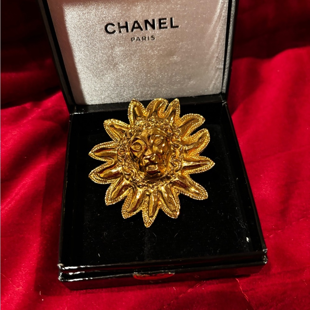 Vintage Chanel Pin/Brooch
